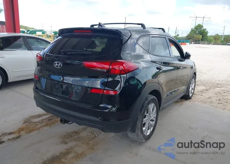2021 Hyundai Tucson Value z USA, uszkodzony, nr VIN KM8J33A44MU305493